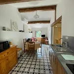 Chez L'artiste Minerve